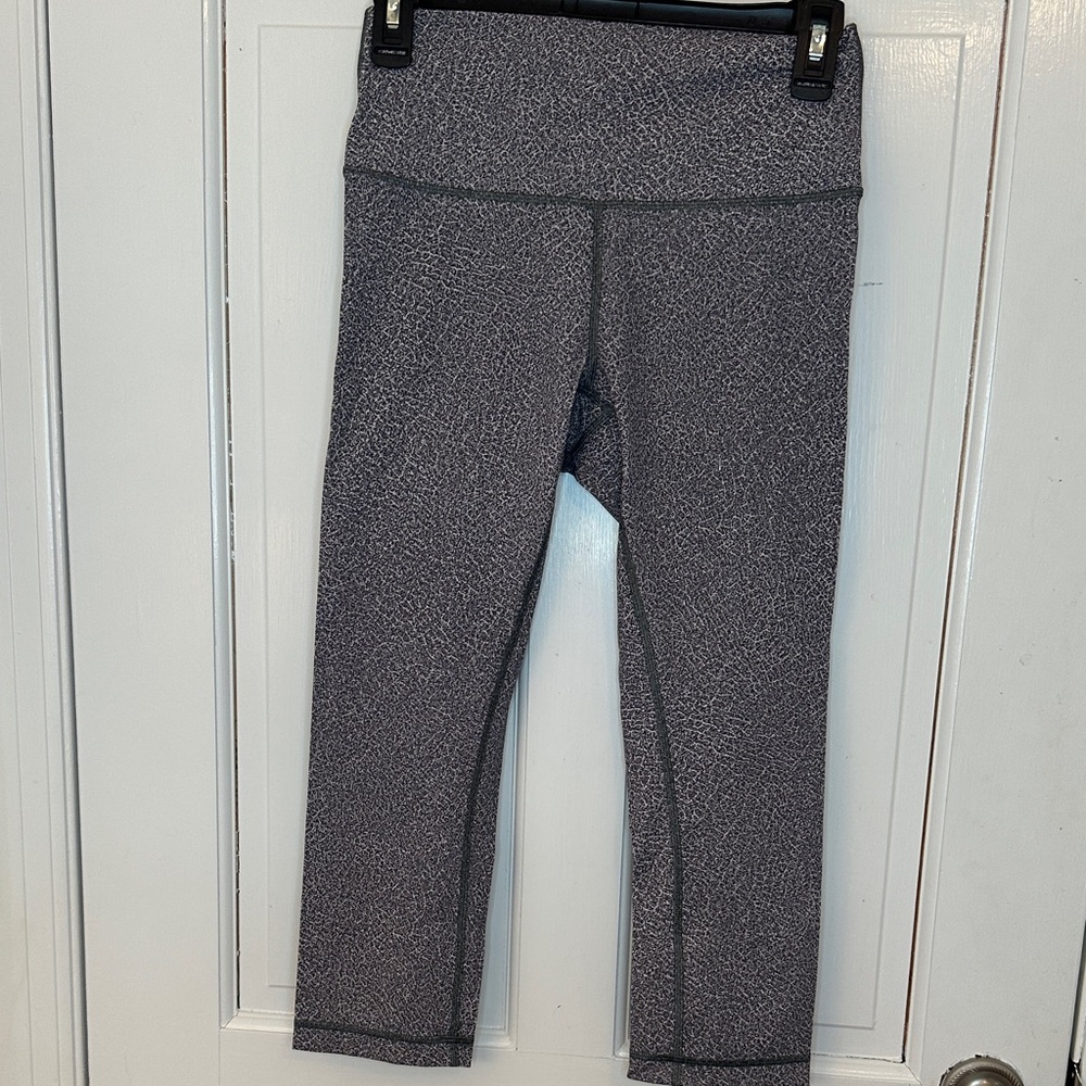 Lululemon Speckled Gray‎ Cropped Leggings size 8 EUC